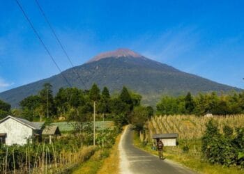 Kisah dan Mitos Letusan Gunung Slamet yang Bisa Membelah Pulau Jawa