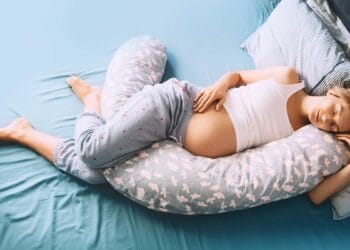 Ketahui Posisi Tidur Ibu Hamil yang Tepat