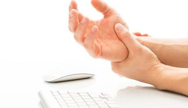 Penyebab Tangan Sering Kesemutan, Jangan Disepelekan! 1 Penyebab Tangan Sering Kesemutan, Jangan Disepelekan!