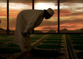 Tata Cara Sholat Taubat Nasuha Lengkap: Niat dan Doa