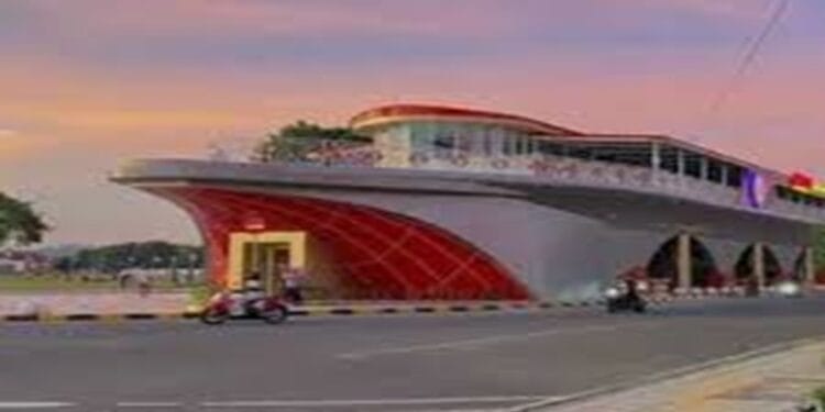 Ada yang Baru! Terdapat Kapal Mendoan di Pusat Wisata Kuliner yang ada di Alun-Alun Kebumen