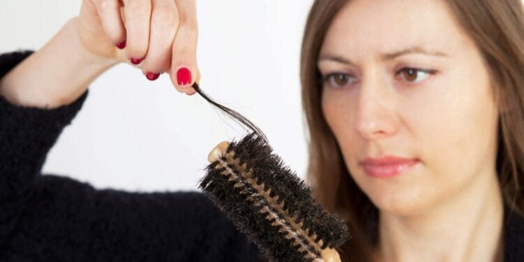 3 Cara Mengatasi Rambut Rontok dan Penyebabnya 1 Cara Mengatasi Rambut Rontok