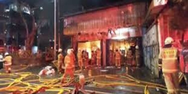 Kebakaran Toko Bingkai Mampang Merenggut Korban Jiwa yang Ditemukan di Lantai Dua 1 Kebakaran Toko Bingkai Mampang Merenggut Korban Jiwa yang Ditemukan di Lantai Dua