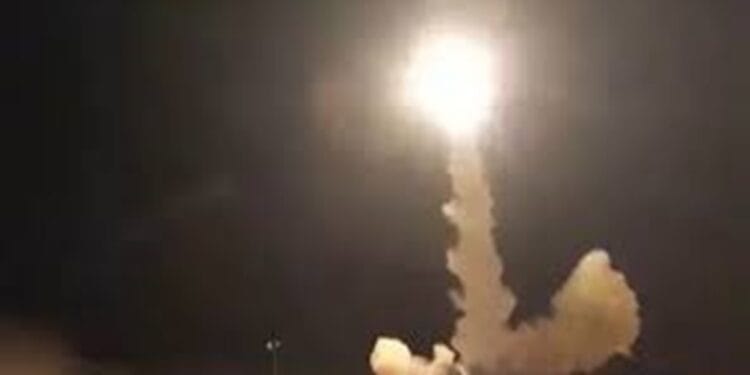 Ledakan Terdengar Sampai Kota Isfahan Akibat Serangan Israel ke Iran