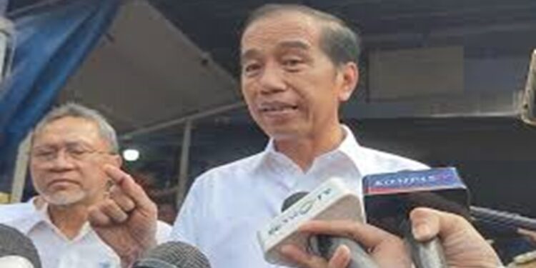 Jokowi Memberikan Respon Santai Mengenai Fotonya Sudah Tidak Ada di Ruang Rakor PDIP Sumut