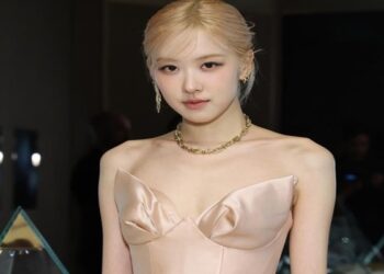 Rose BLACKPINK Diisukan Gabung THE BLACK LABEL, Fans Pro dan Kontra