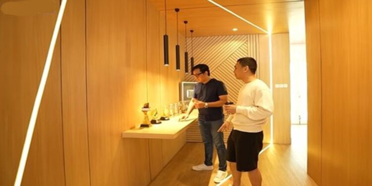 Andre Taulany Celangap Melihat Kantor Raditya Dika Sejuk dan Nyaman, Dalamnya Ada Kolam Renang