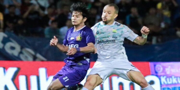 Hasil Liga 1 2024: Gol Bunuh Diri Bikin Pemain Persik Kena Mental Saat Jamu Persib Bandung