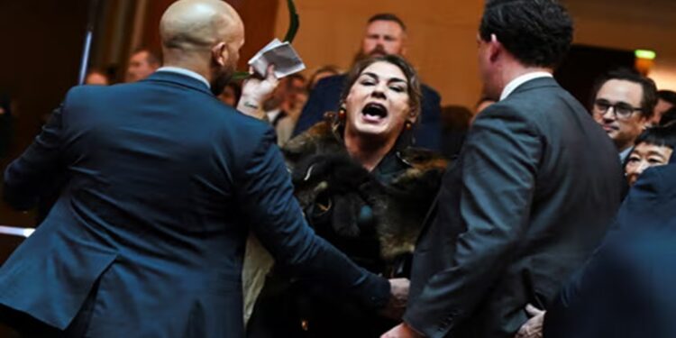 Senator "Pribumi" Australia Lidia Thorpe Layangkan Protes Kunjungan Raja Charles III di Australia