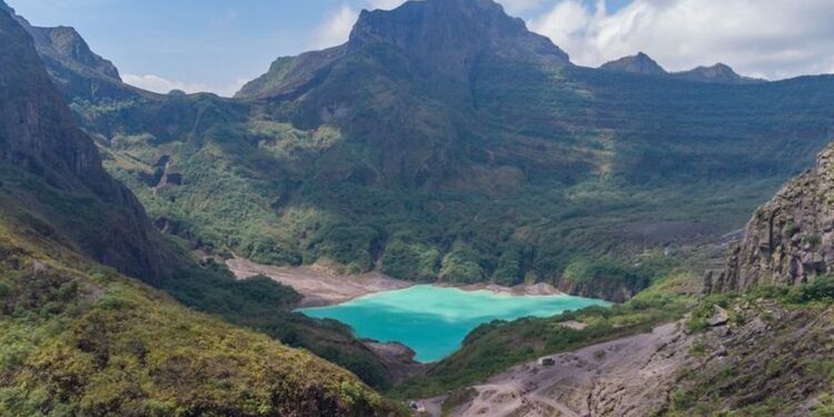Gumpalan Awan dan Petir di Gunung Kelud, PVMBG: Tidak Ada Peningkatan Aktivitas, Kondisi Aman